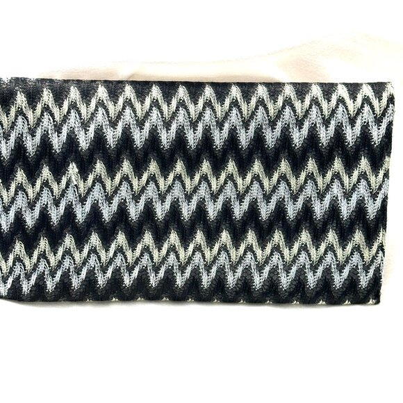 DESIGNER INSPIRED DESIGN, CLUTCH OR SHOULDER BAG. COMES WITH 46″INCH SILVER CHAI - Picture 7 of 16